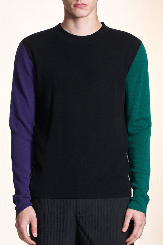 カラーコントラストのラウンドネックセーター