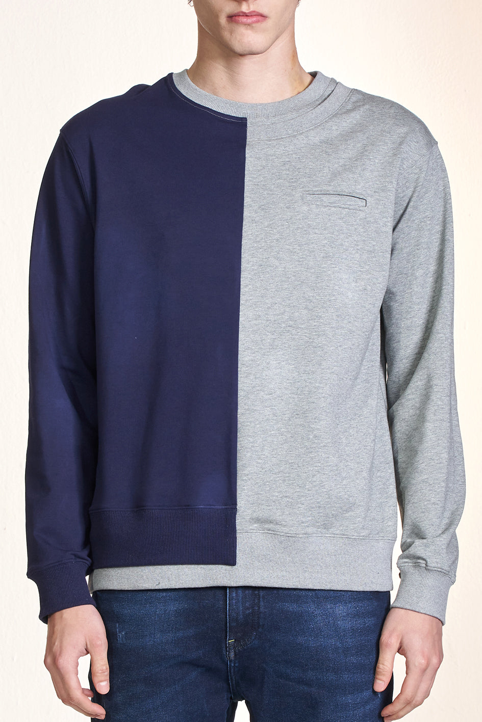 Sweatshirt With Color Contrast