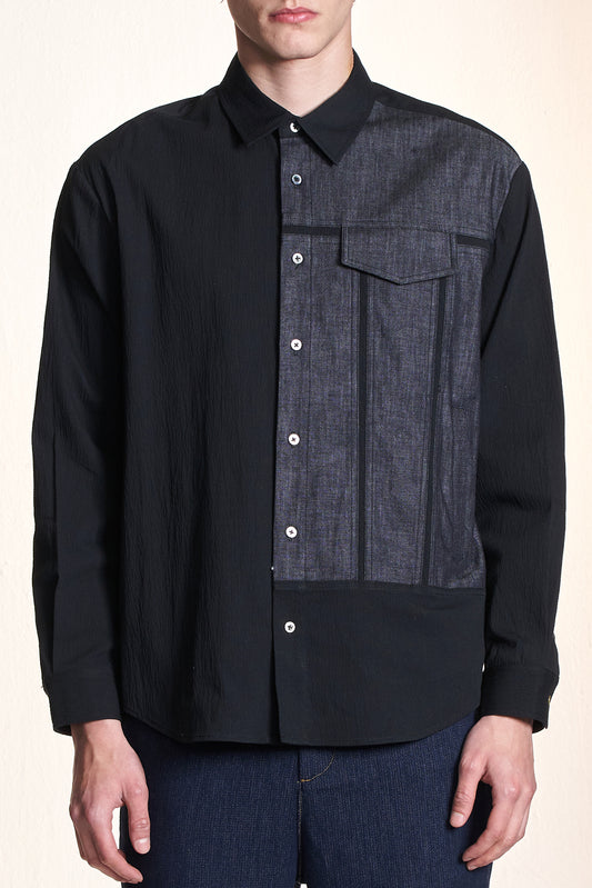 コットンシャツとデニムのコントラスト