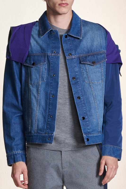 デコンストラクトデニムジャケットとクロップドフードジャケット