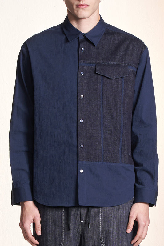 コットンシャツとデニムのコントラスト