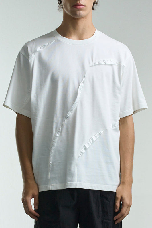 Tee With Curl Line Trimming