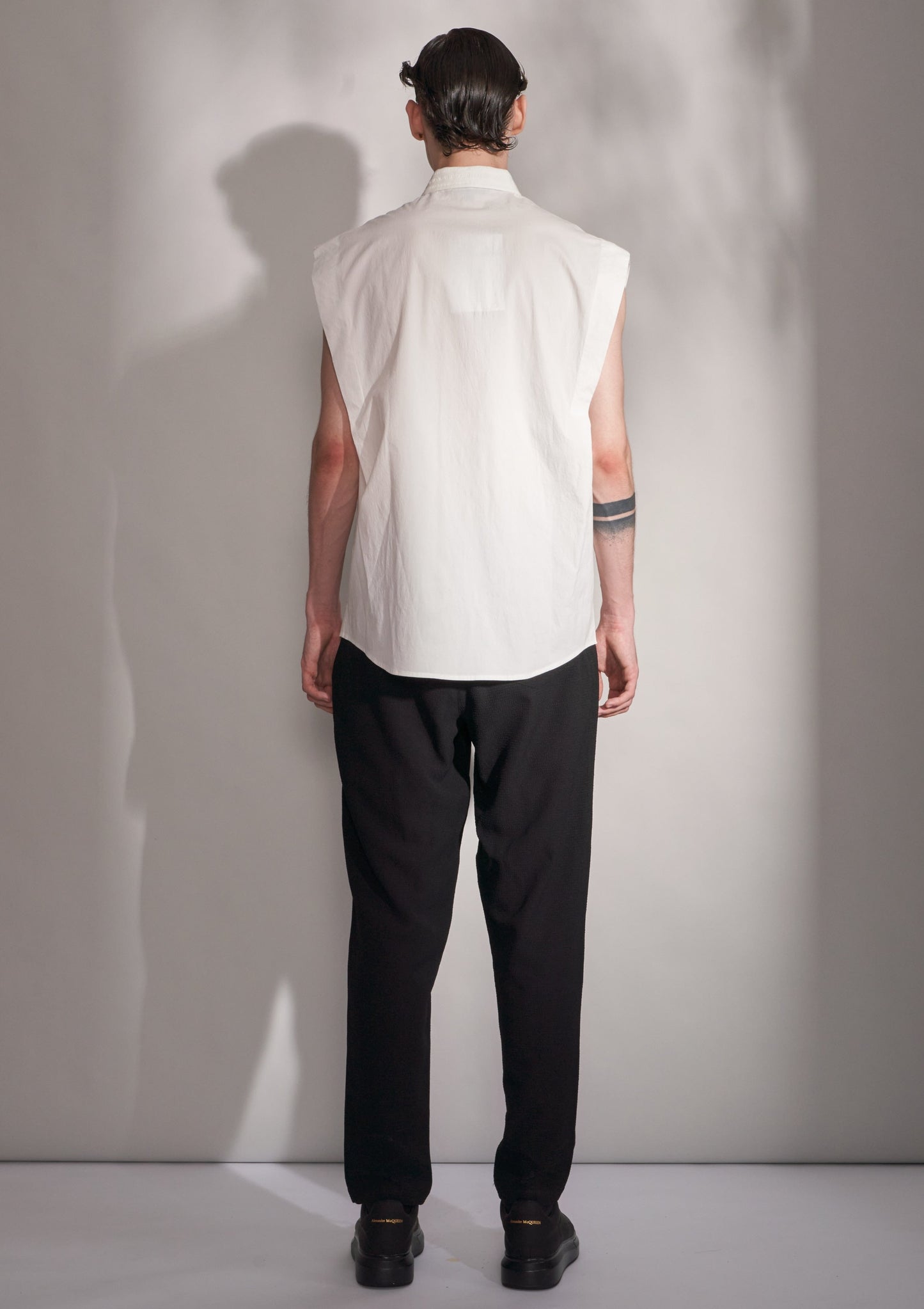 Sleeveless Shirt With Wide Shoulder