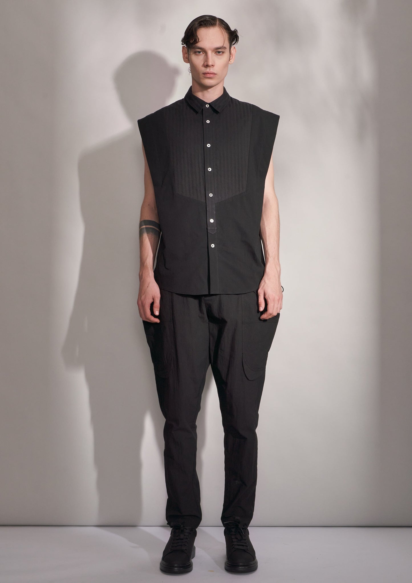 Sleeveless Shirt With Wide Shoulder