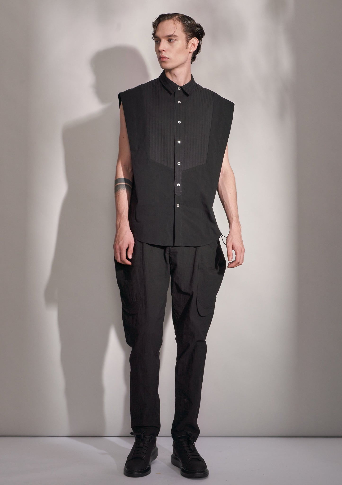 Sleeveless Shirt With Wide Shoulder
