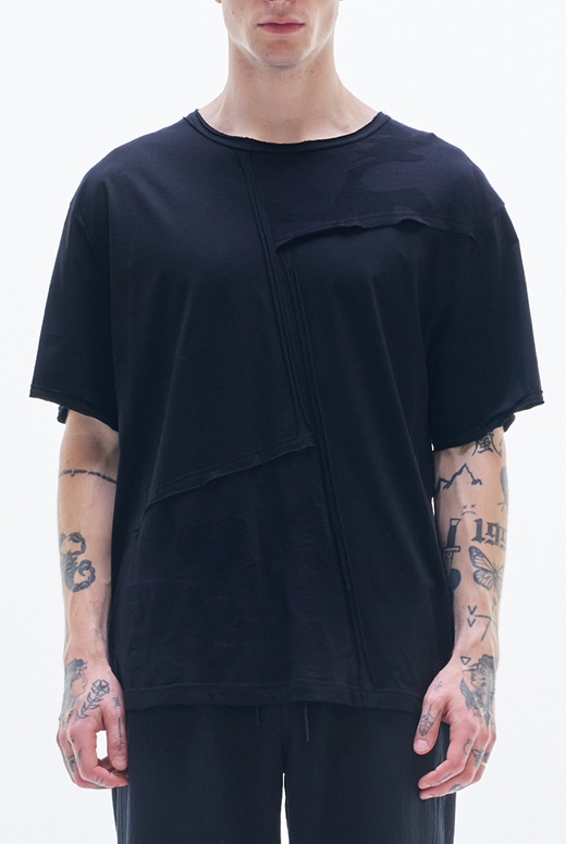 Raw Edge Tee With Contracted Fabric
