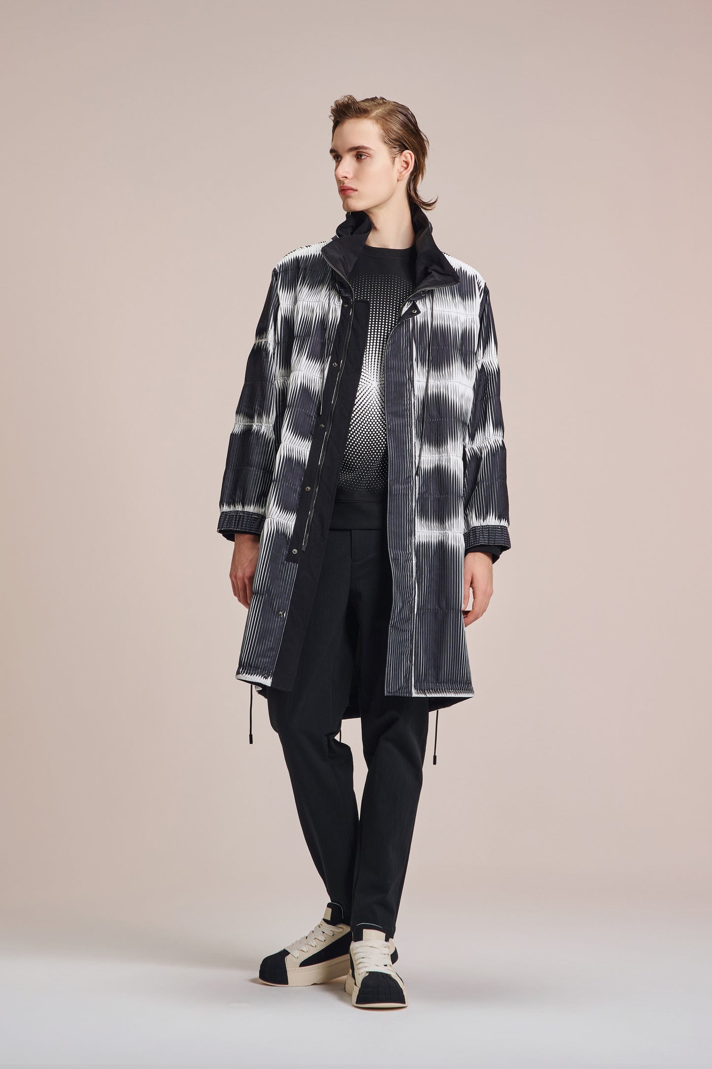 Shadow Pleated Zipper Coat