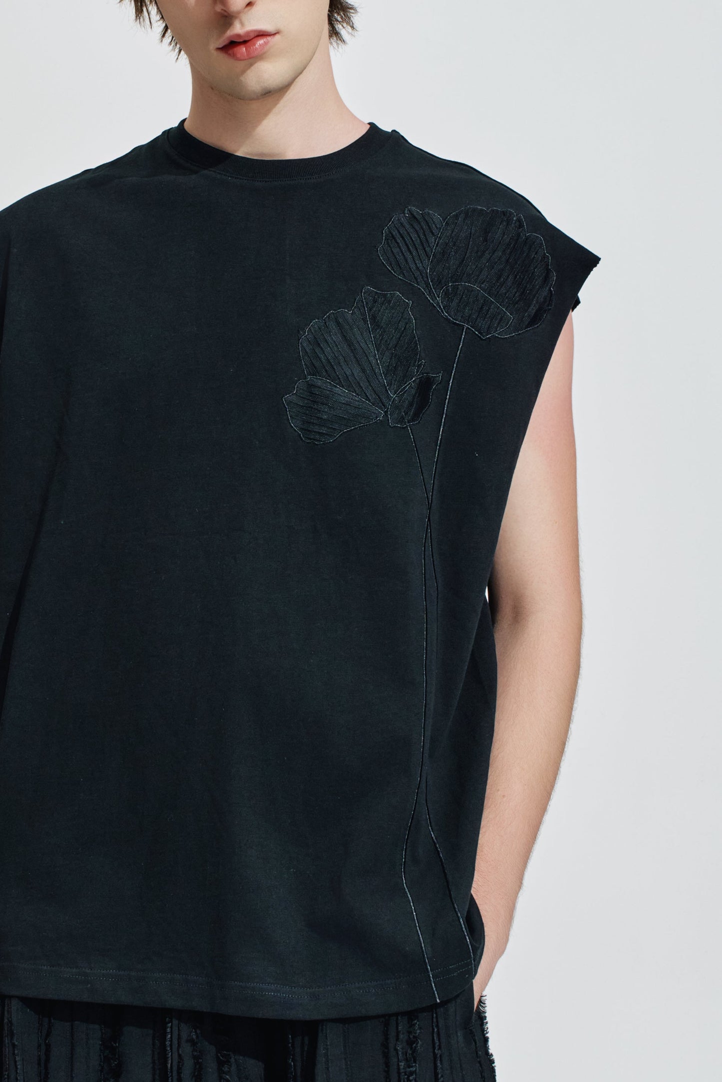 Oversize Sleeveless Tee With Flowers Embroidery