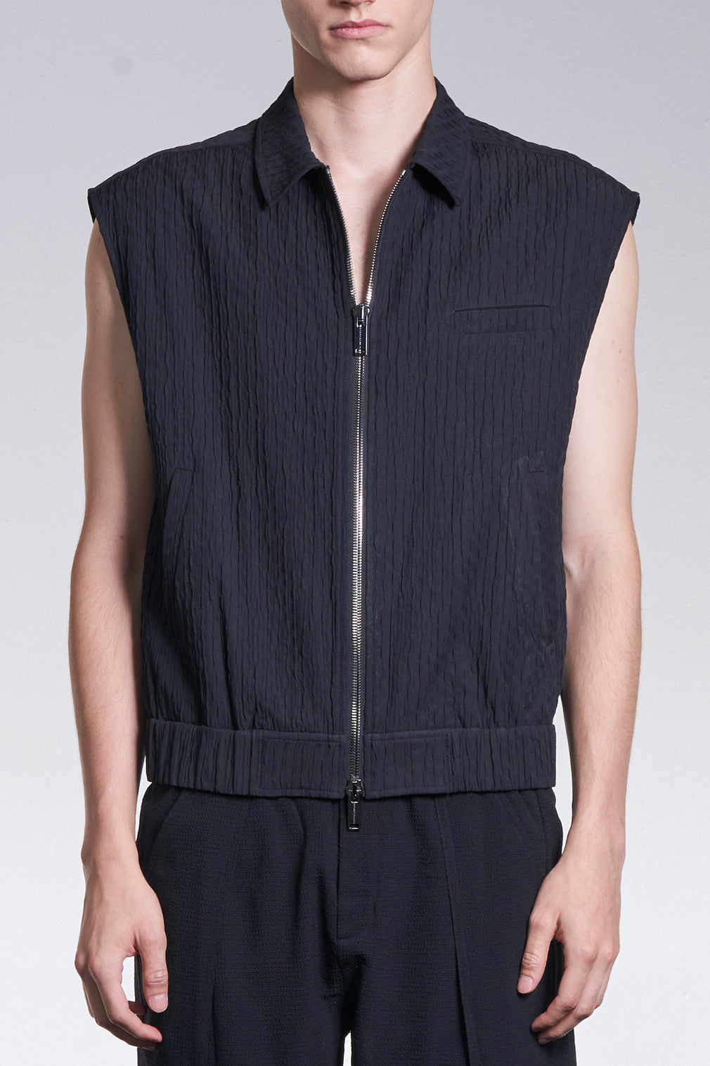 Textured Sleeveless Zipper Jacket