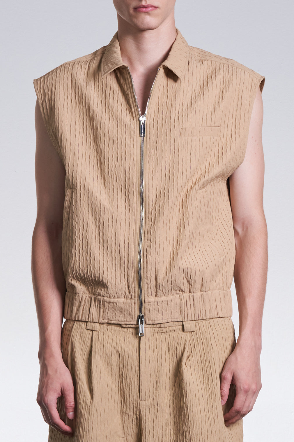 Textured Sleeveless Zipper Jacket